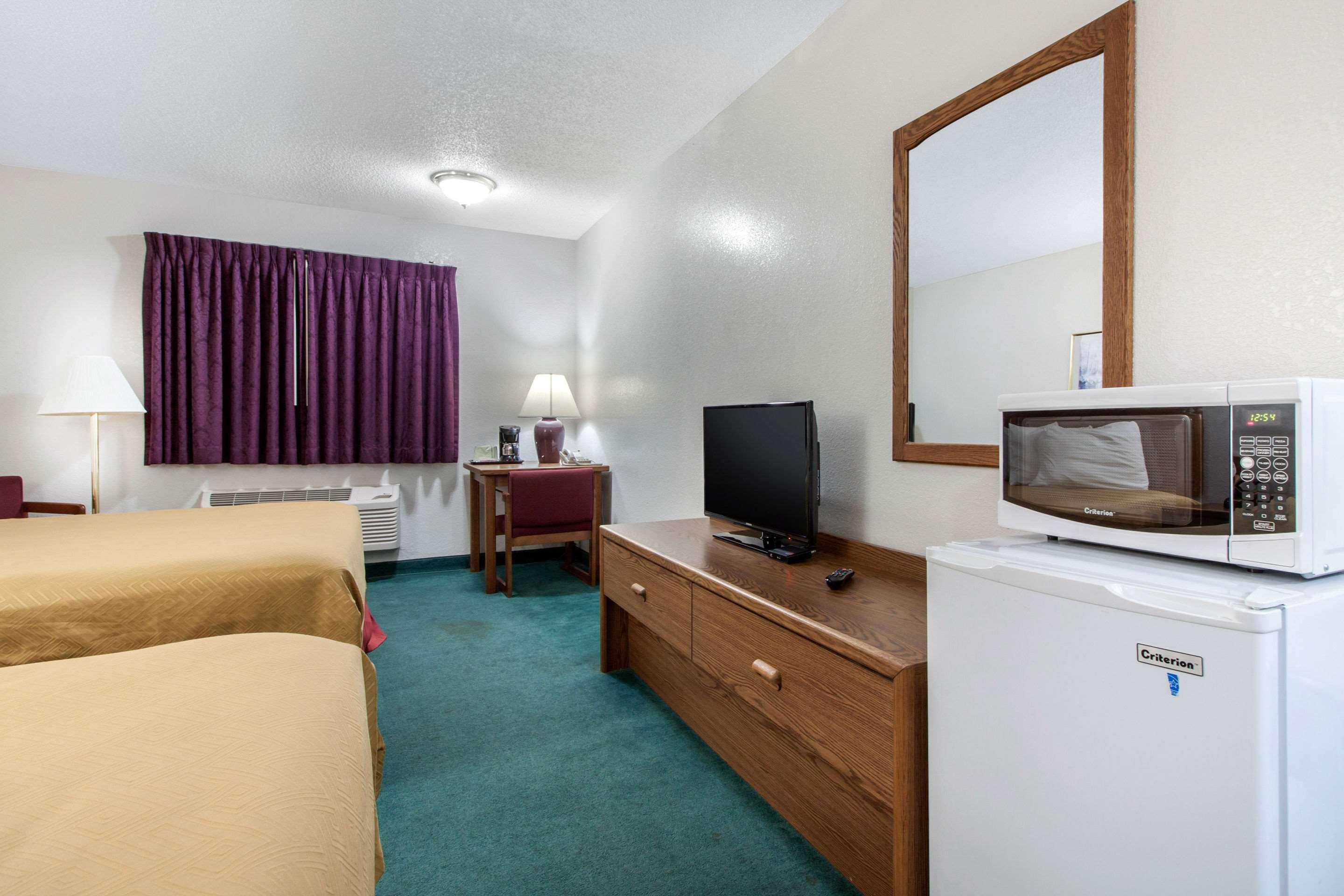 Econo Hotel