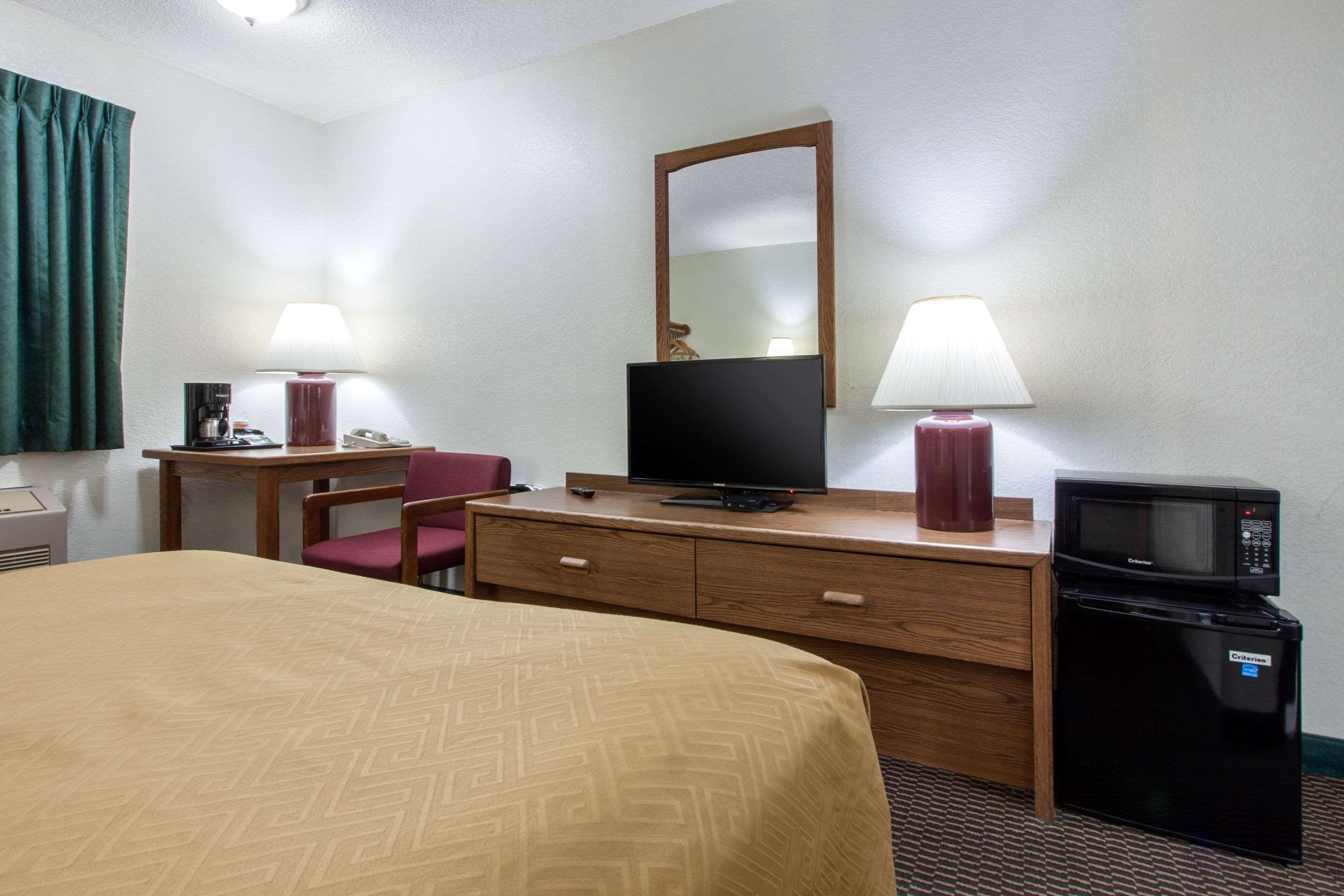 Econo Hotel
