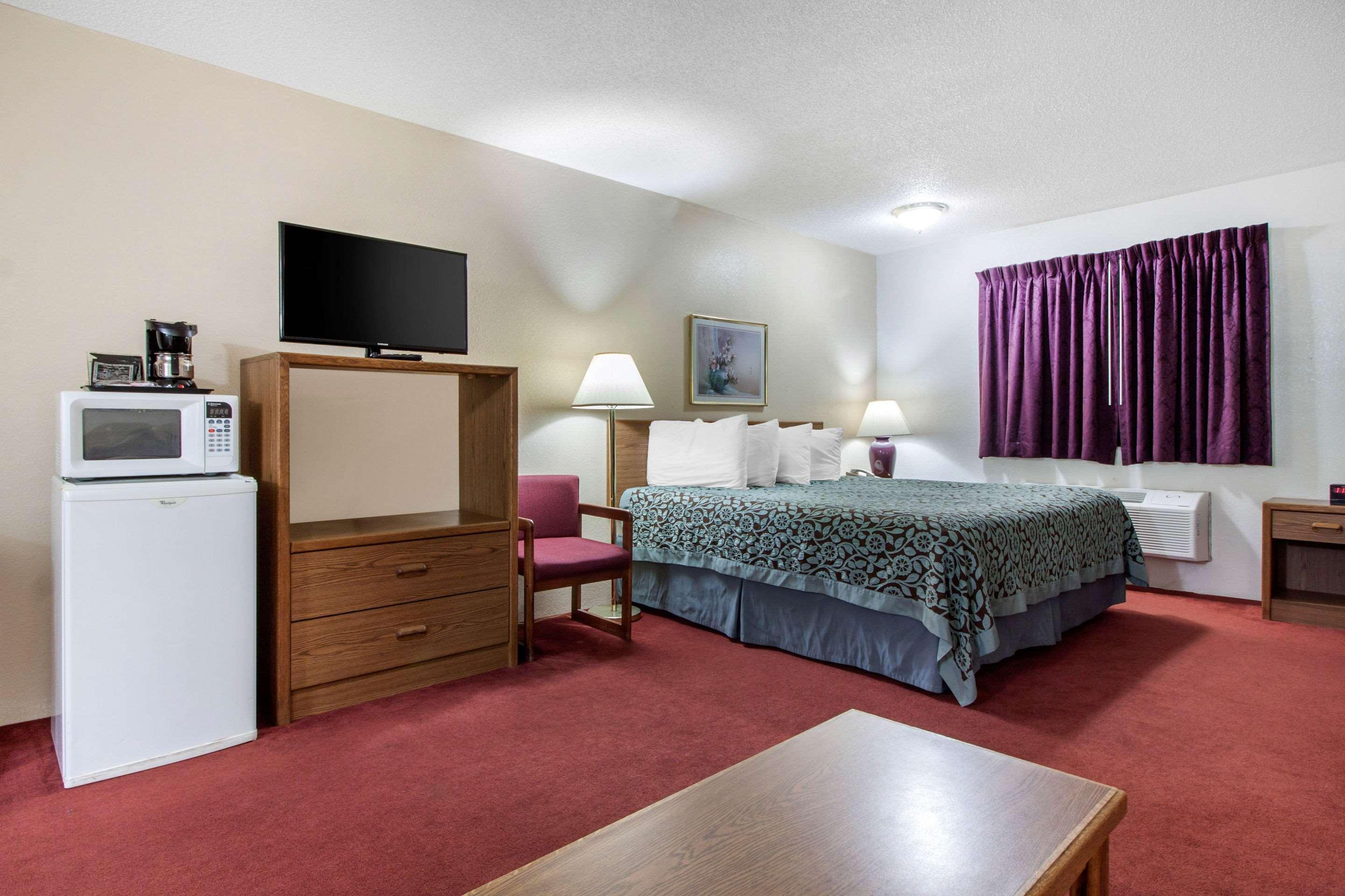 Econo Hotel