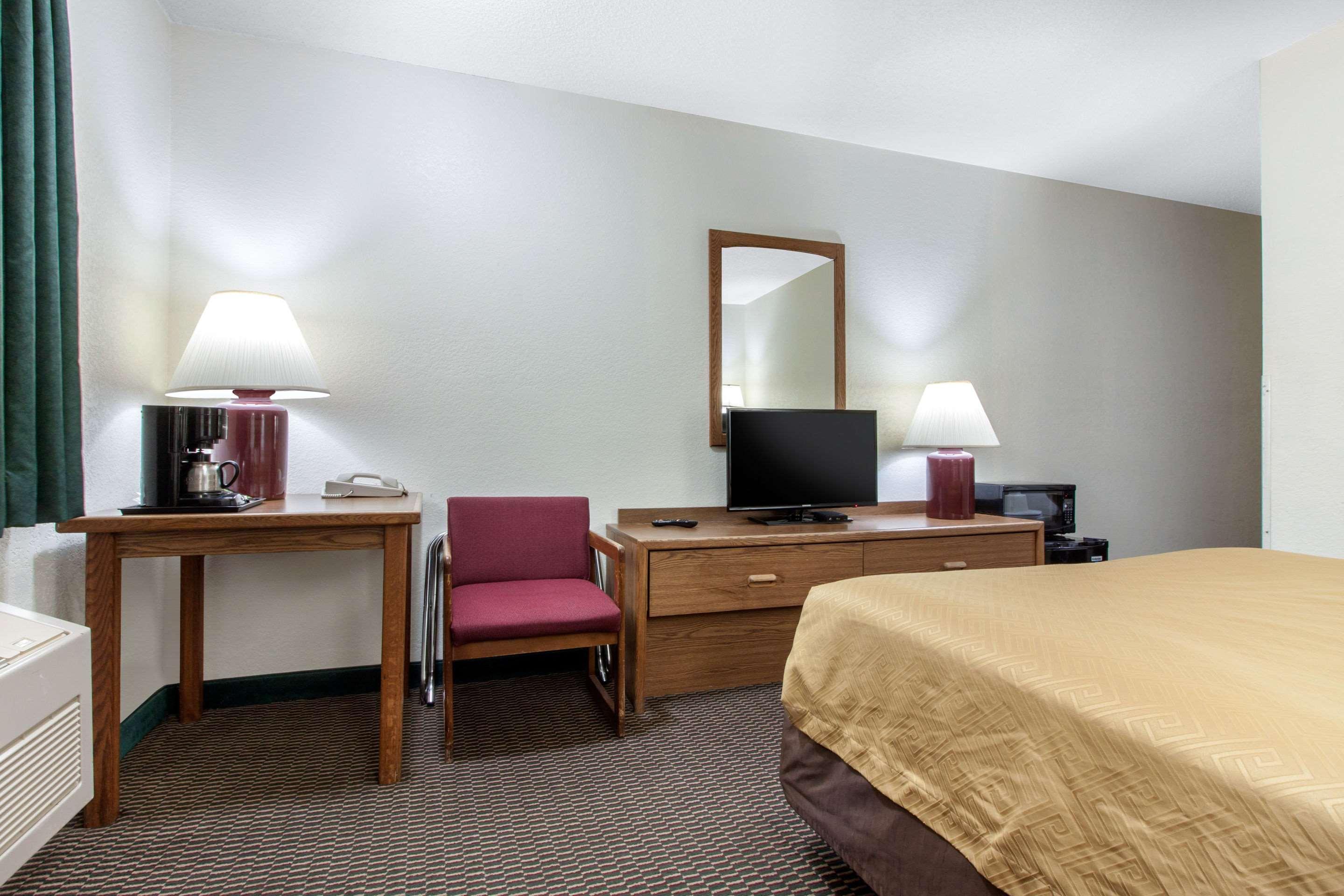 Hotel Econo 2*