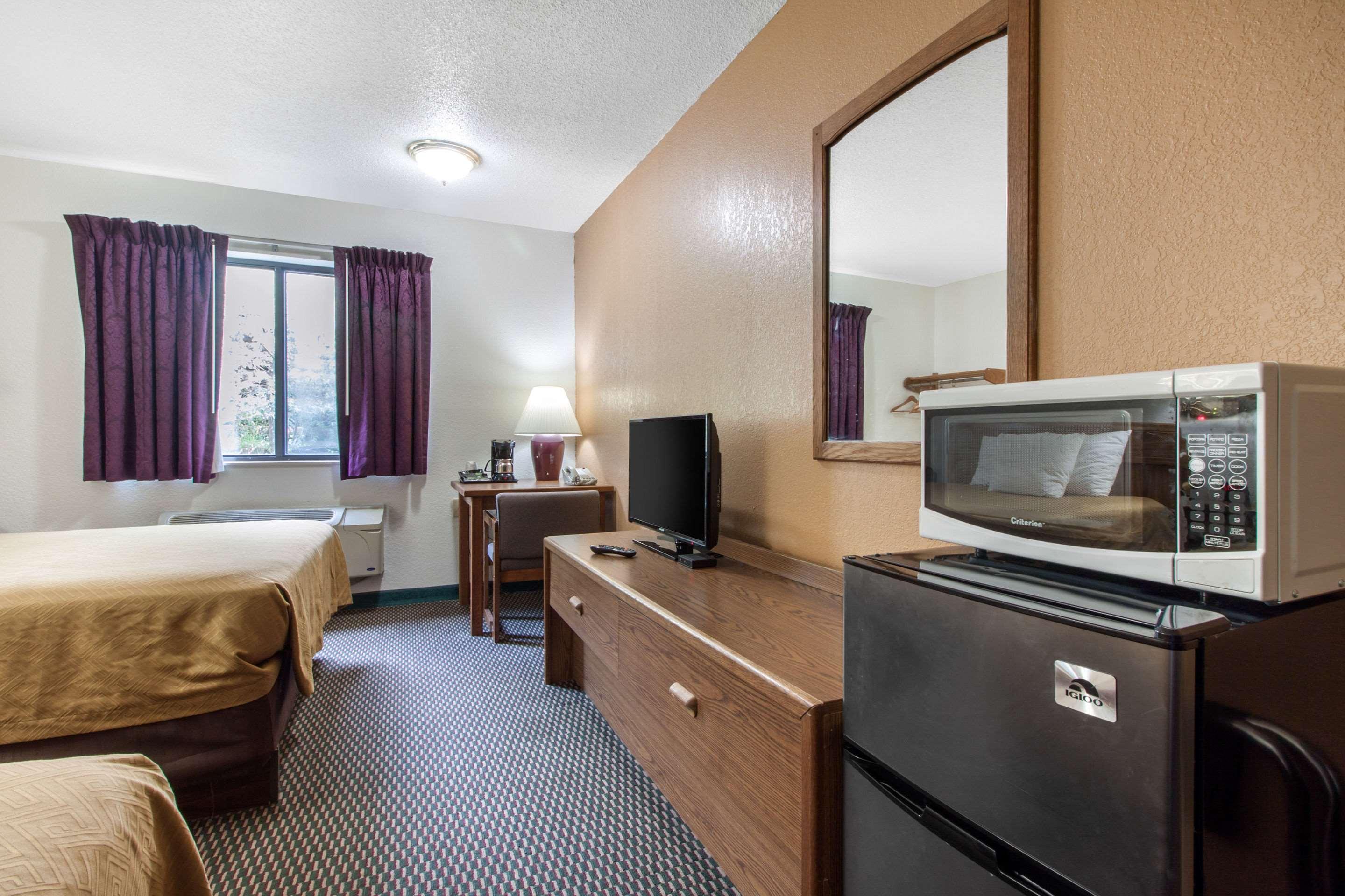Hotel Econo 2*