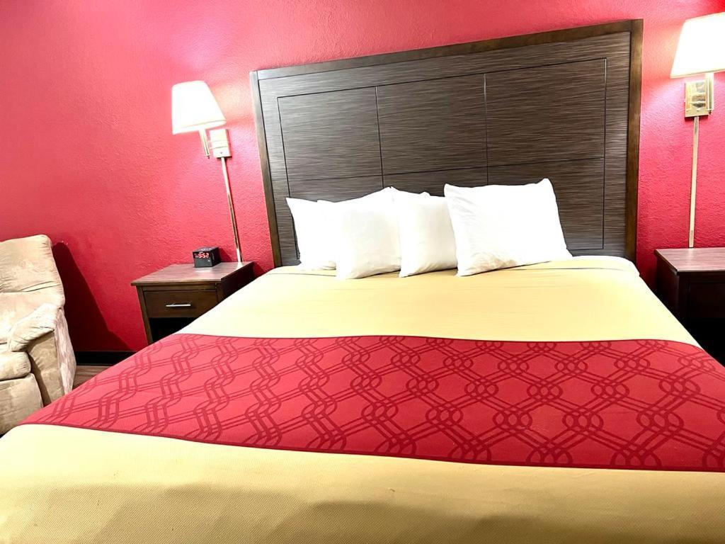 Econo Hotel 2*