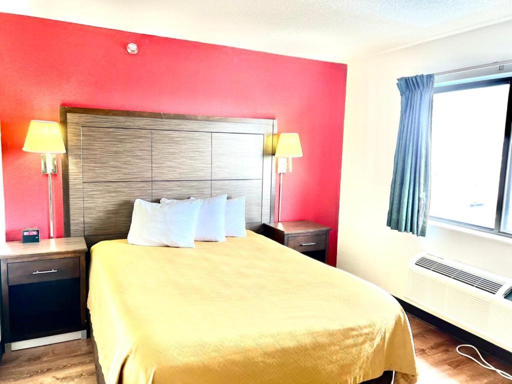 Econo Hotel 2*
