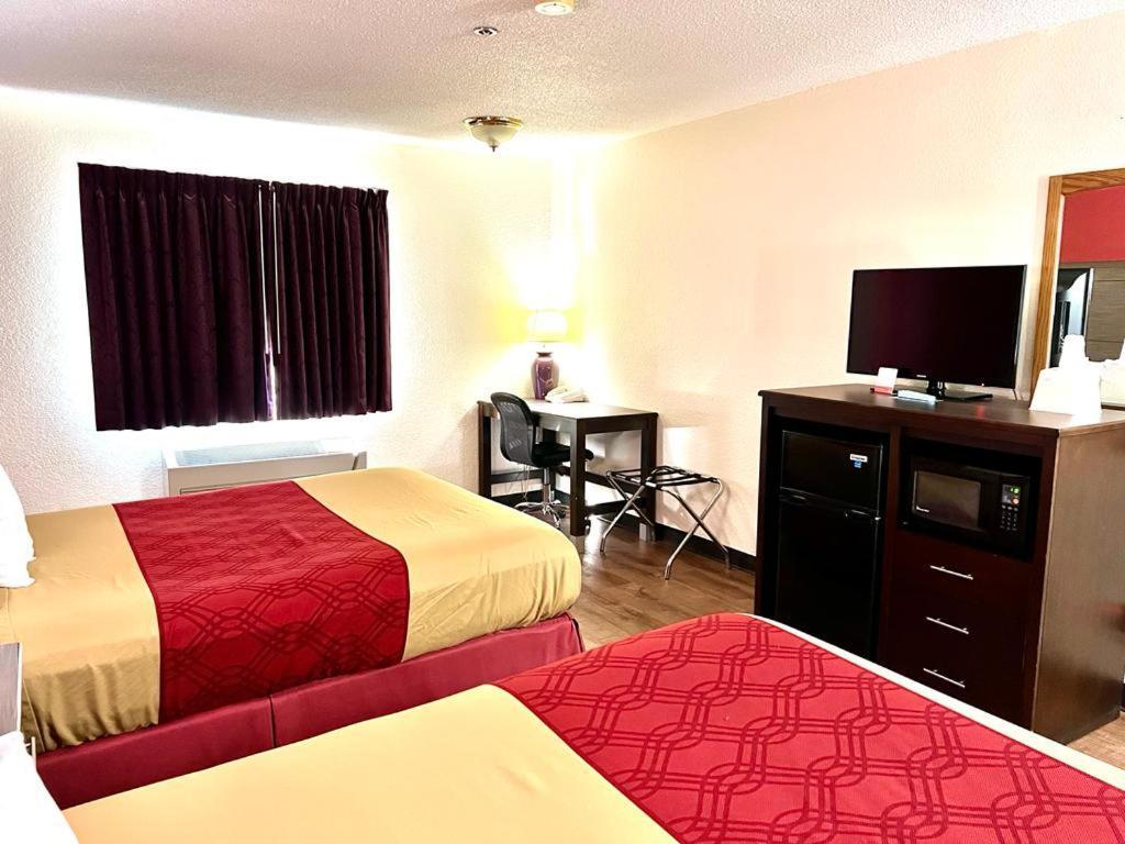 Econo Hotel 2*