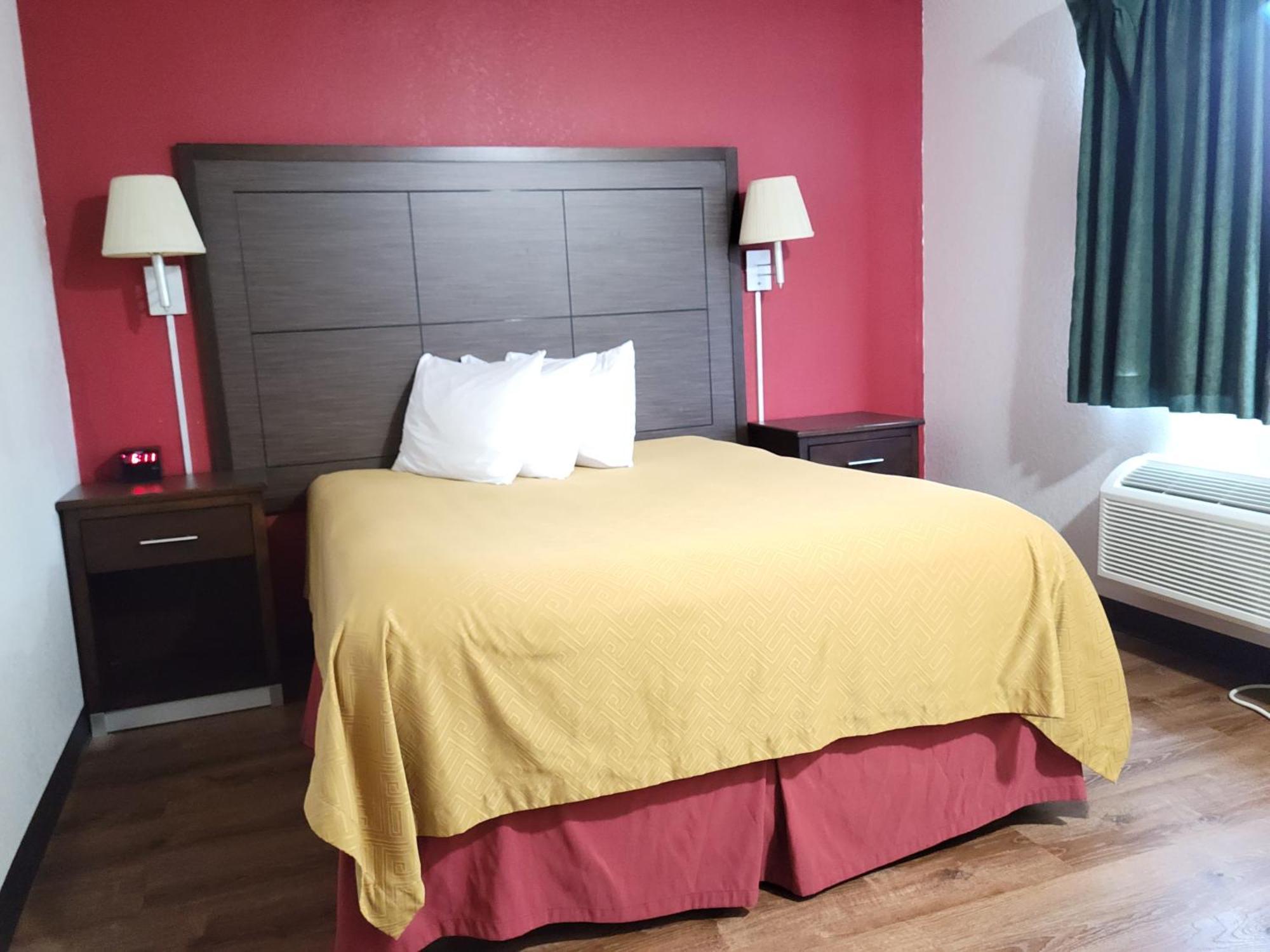 Econo Hotel 2*